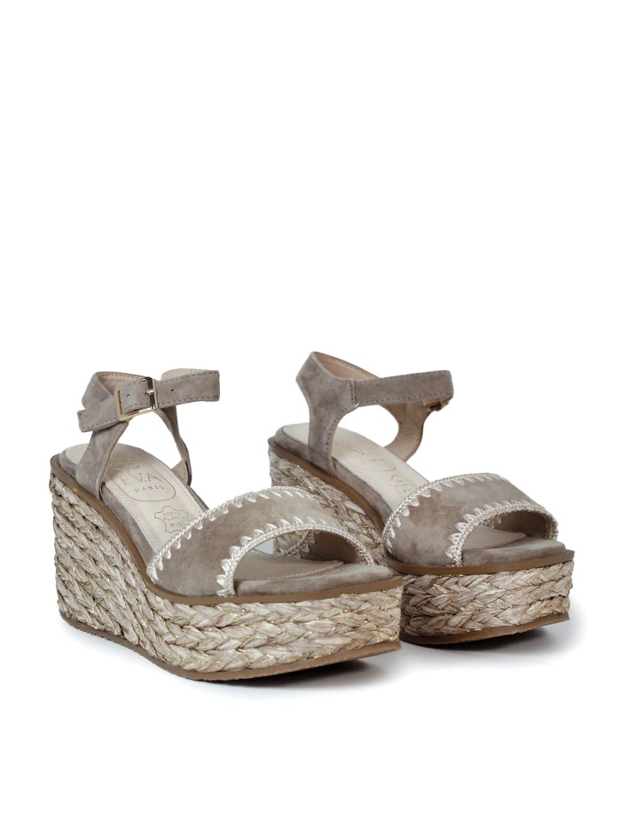 SANDALIAS DE PIEL TAUPE CON CUÑA DE YUTE EVA PARIS 28949