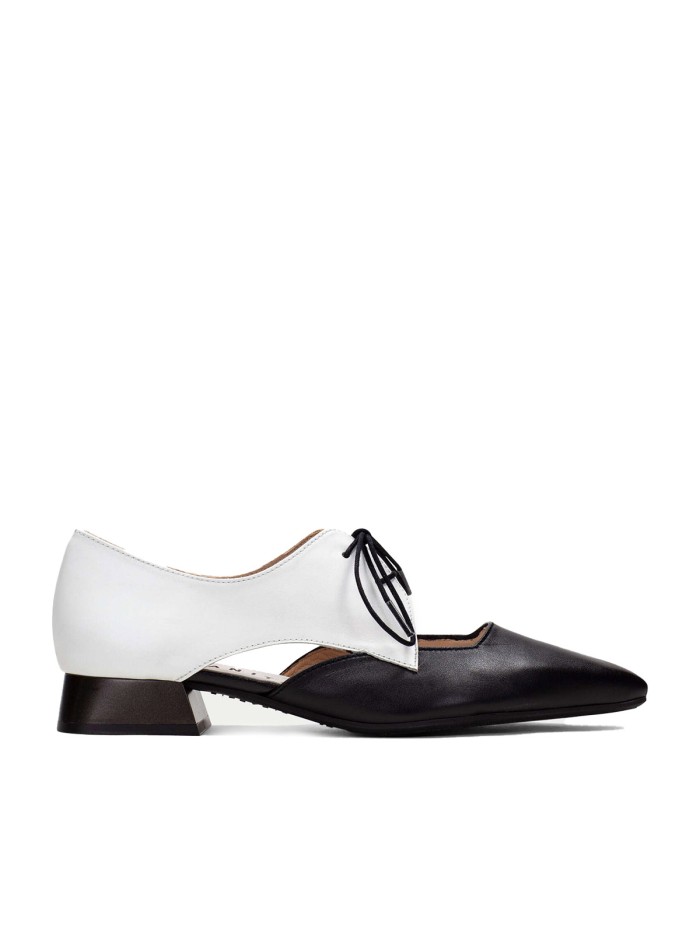 ZAPATO DE TACÓN BAJO BICOLOR HISPANITAS DALI HV253858 BLANCO-NEGRO
