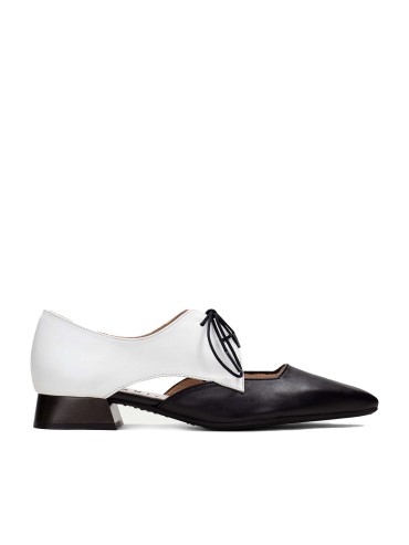 ZAPATO DE TACÓN BAJO BICOLOR HISPANITAS DALI HV253858 BLANCO-NEGRO