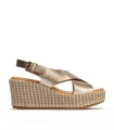SANDALIAS DE PLATAFORMA EN PIEL METALIZADA ORO PITILLOS 10570