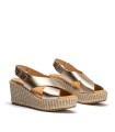 SANDALIAS DE PLATAFORMA EN PIEL METALIZADA ORO PITILLOS 10570
