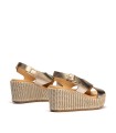 SANDALIAS DE PLATAFORMA EN PIEL METALIZADA ORO PITILLOS 10570