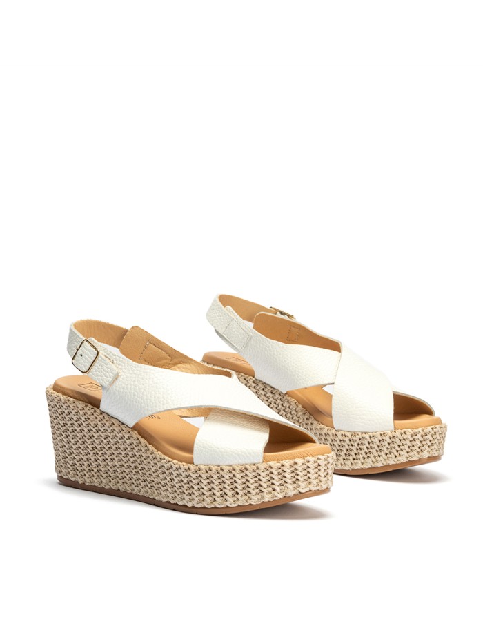 SANDALIAS DE TIRAS CRUZADAS EN PIEL BLANCAS PITILLOS 10570