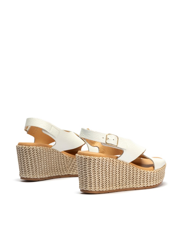 SANDALIAS DE TIRAS CRUZADAS EN PIEL BLANCAS PITILLOS 10570