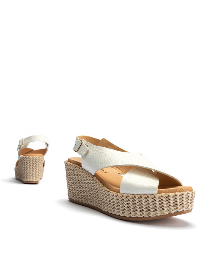 SANDALIAS DE TIRAS CRUZADAS EN PIEL BLANCAS PITILLOS 10570