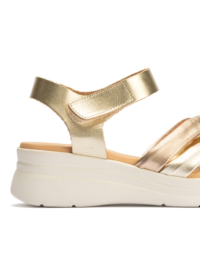 SANDALIAS DE CUÑA EN TONOS TIERRA DE PIEL PITILLOS 10610 ORO