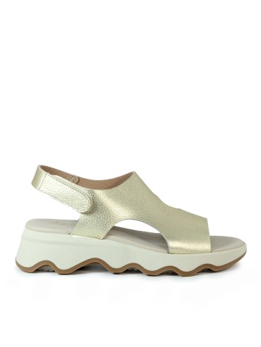 SANDALIAS DE PIEL METALIZADA CON PLANTA DE GEL APLAUSO MAREA 50255 PLATINO