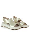 SANDALIAS DE PIEL METALIZADA CON PLANTA DE GEL APLAUSO MAREA 50255 PLATINO