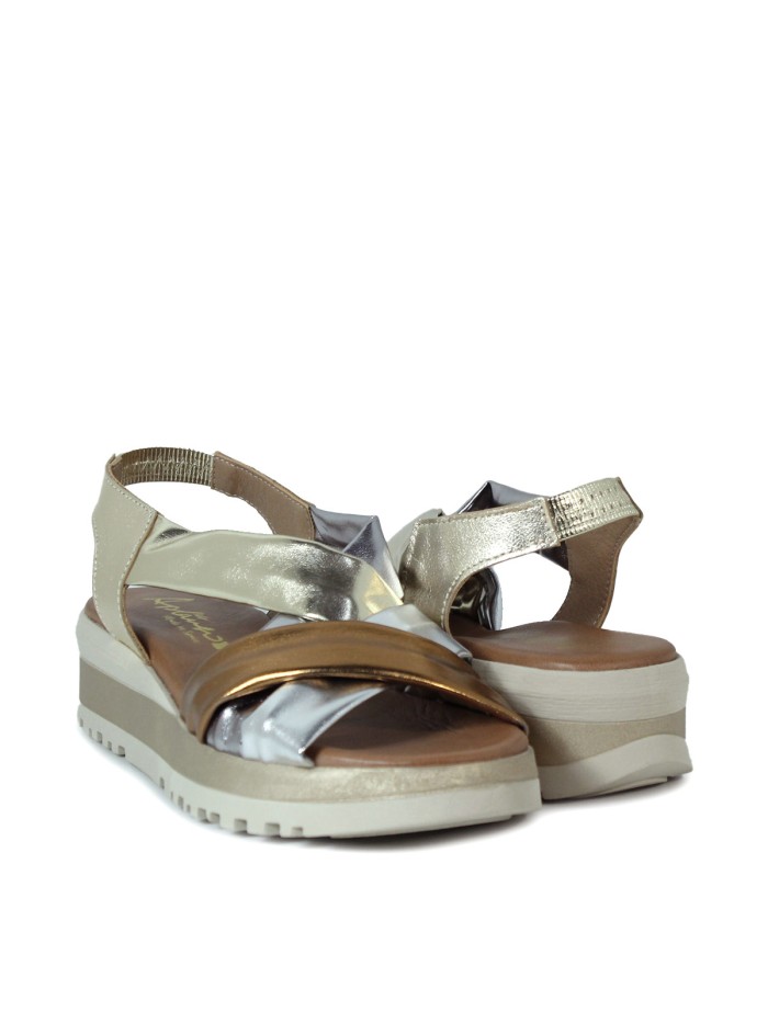 SANDALIAS DE PIEL CON PLANTA DE GEL APLAUSO 12302 MULTIMETAL-ORO