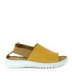 SANDALIAS FLEXIBLES DE PIEL APLAUSO SAVANA 1124302 AMARILLO