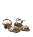 SANDALIAS DE TACÓN BAJO EN PIEL METALIZADA ORO APLAUSO 5722