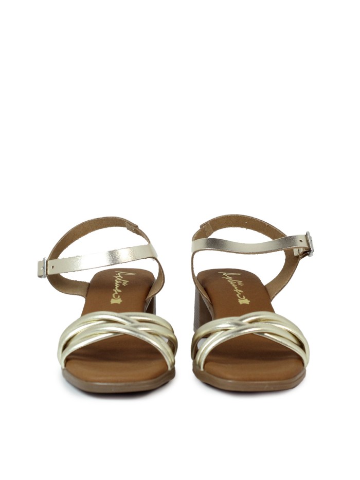 SANDALIAS DE TACÓN BAJO EN PIEL METALIZADA ORO APLAUSO 5722