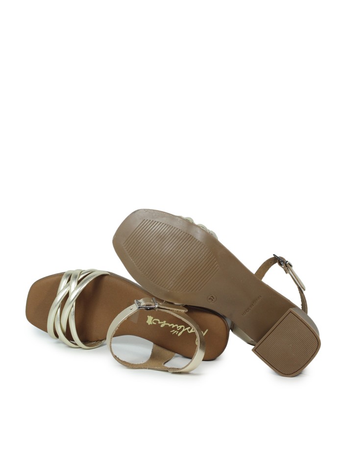 SANDALIAS DE TACÓN BAJO EN PIEL METALIZADA ORO APLAUSO 5722