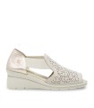 SANDALIAS DE PIEL TROQUELADAS CON CUÑA 24HORAS ATENAS 26453 BEIGE