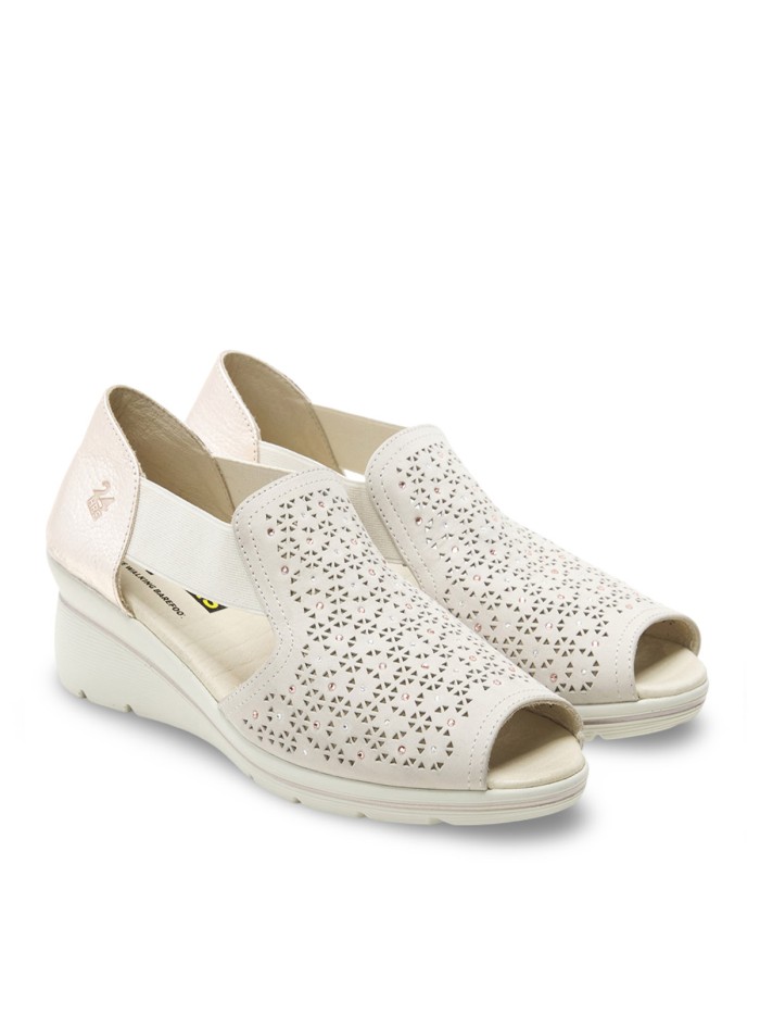 SANDALIAS DE PIEL TROQUELADAS CON CUÑA 24HORAS ATENAS 26453 BEIGE
