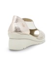 SANDALIAS DE PIEL TROQUELADAS CON CUÑA 24HORAS ATENAS 26453 BEIGE