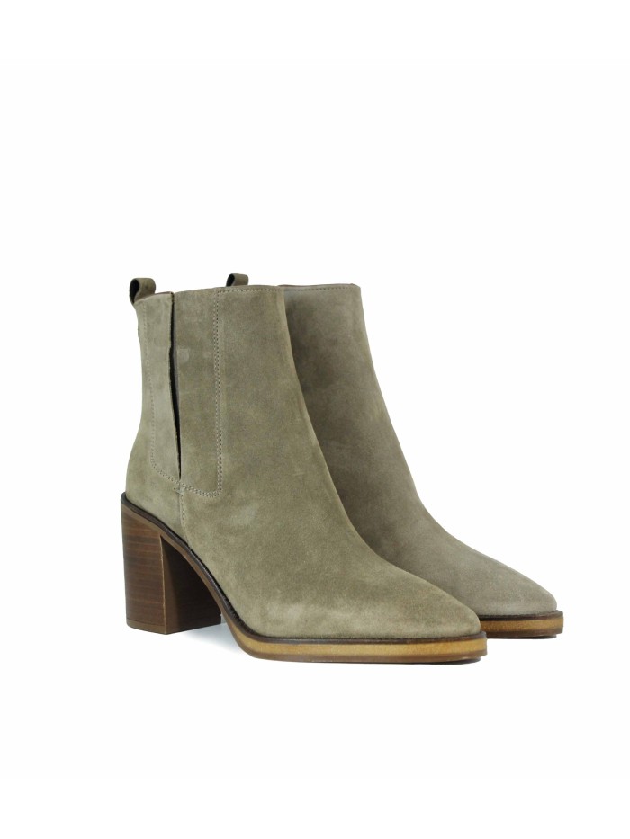 BOTÍN EN TENDENCIA EN PIEL DE SERRAJE ALPE 5451-1137 TAUPE