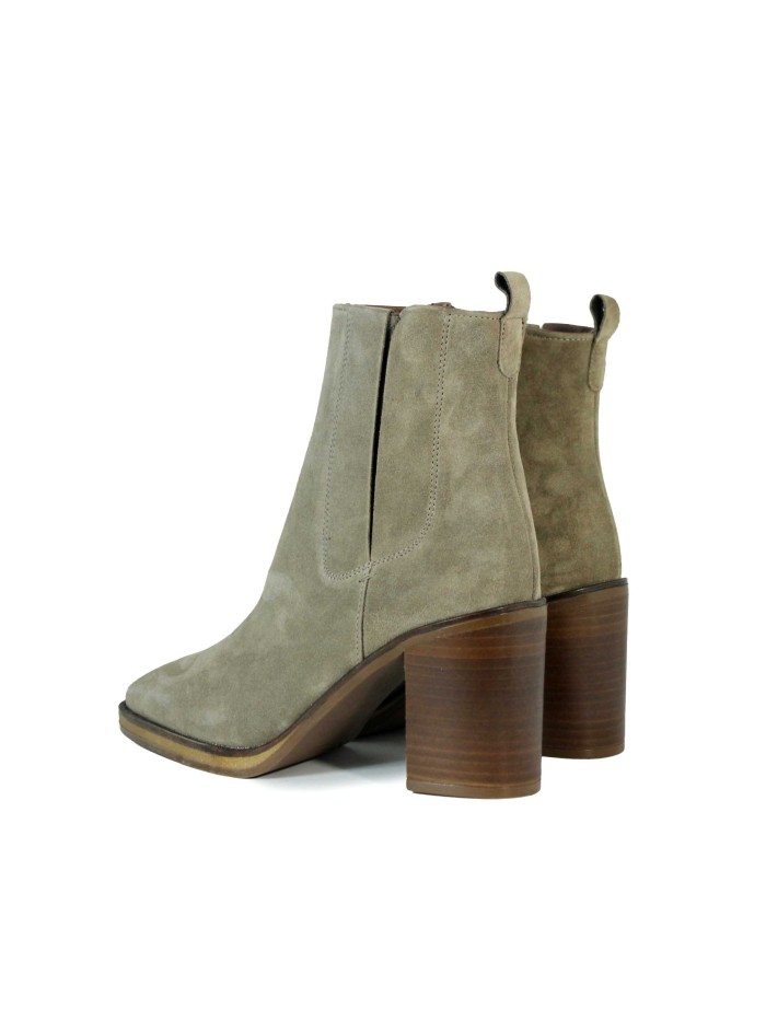 BOTÍN EN TENDENCIA EN PIEL DE SERRAJE ALPE 5451-1137 TAUPE