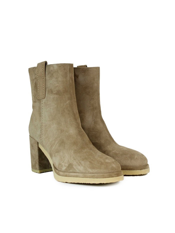 BOTÍN EN TENDENCIA PIEL DE SERRAJE ALPE 5515-1109 TAUPE