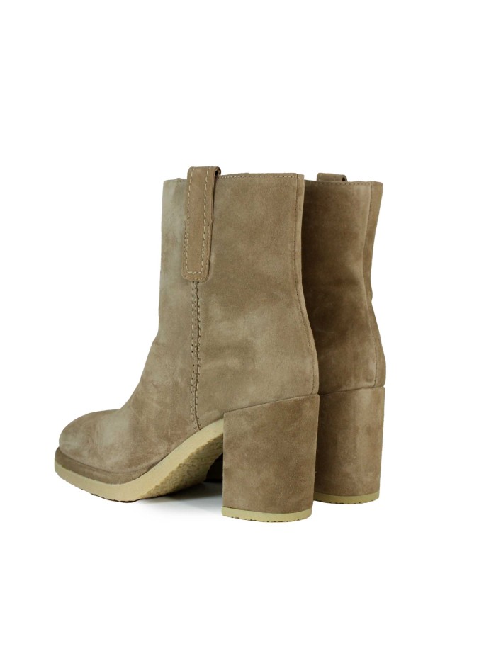 BOTÍN EN TENDENCIA PIEL DE SERRAJE ALPE 5515-1109 TAUPE