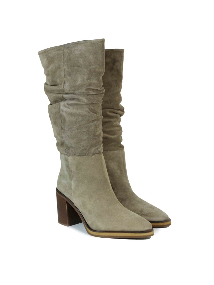 BOTA DE MUJER EN SERRAJE CON TACÓN ALPE CAMDEN 5219-1137 TAUPE