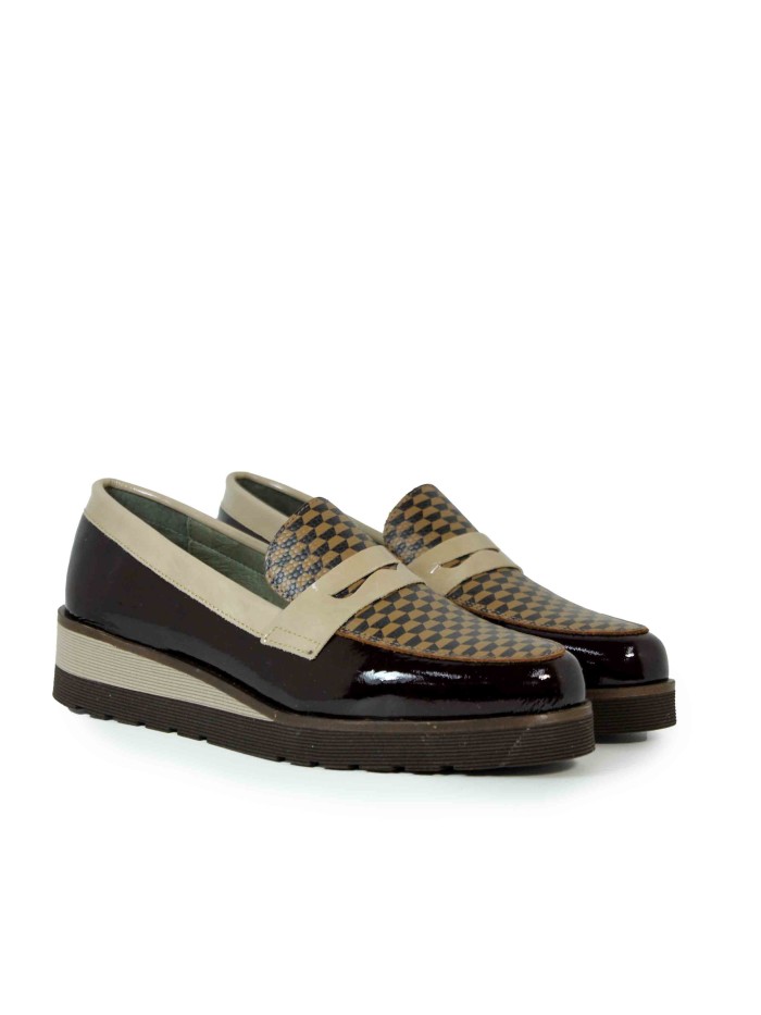 MOCASINES DE CHAROL MARRÓN PARA MUJER APLAUSO HELLEN 006