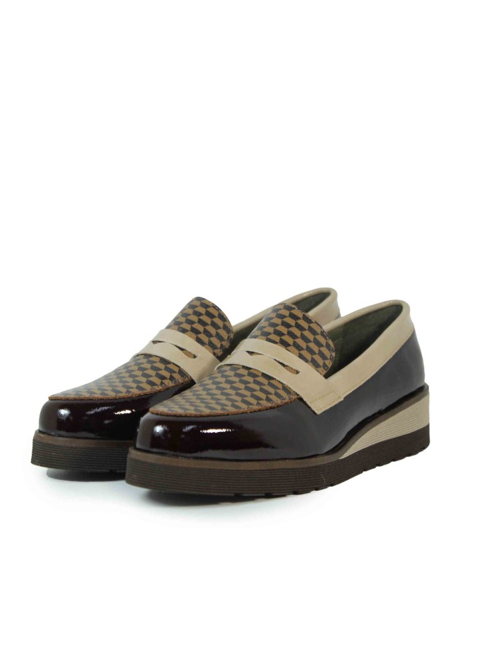 MOCASINES DE CHAROL MARRÓN PARA MUJER APLAUSO HELLEN 006