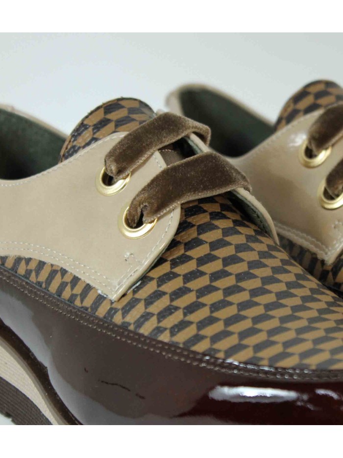 BLUCHER DE MUJER EN CHAROL MARRÓN APLAUSO ANGEL 006