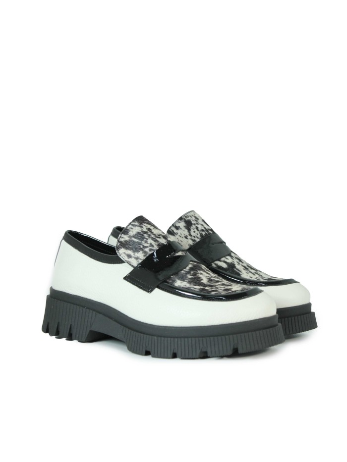 MOCASÍN COMBINADO DE CHAROL BLANCO PARA MUJER APLAUSO ALICIA 002
