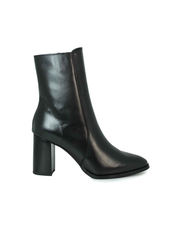 BOTÍN ELEGANTE DE PIEL CON TACÓN MEDIO APLAUSO 4008 NEGRO