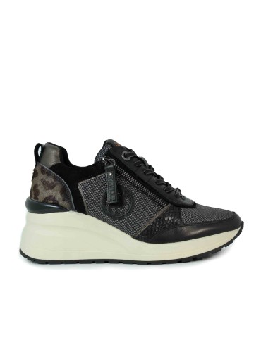 ZAPATILLAS CASUALES CON CUÑA CARMELA 16252101 NEGRO