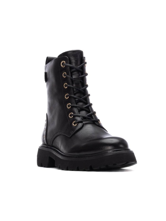 BOTÍN CON TACHAS DORADAS CARMELA 16266504 NEGRO