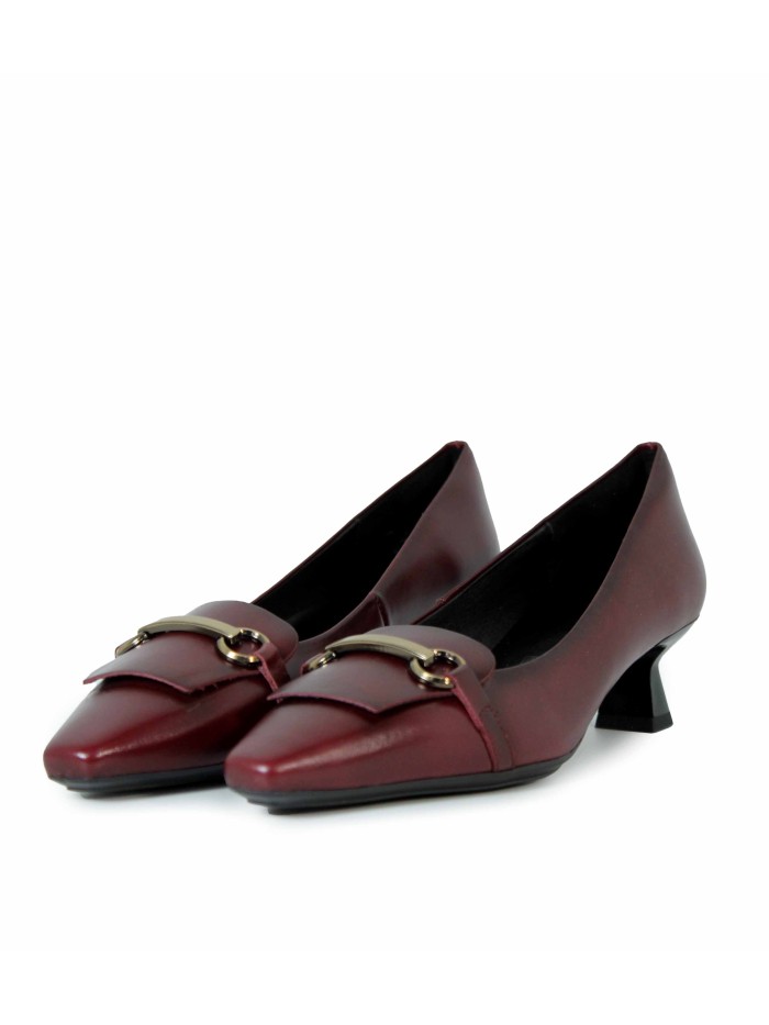 ZAPATO CON TACÓN BAJO DESIREE ELBA 10 BURDEOS