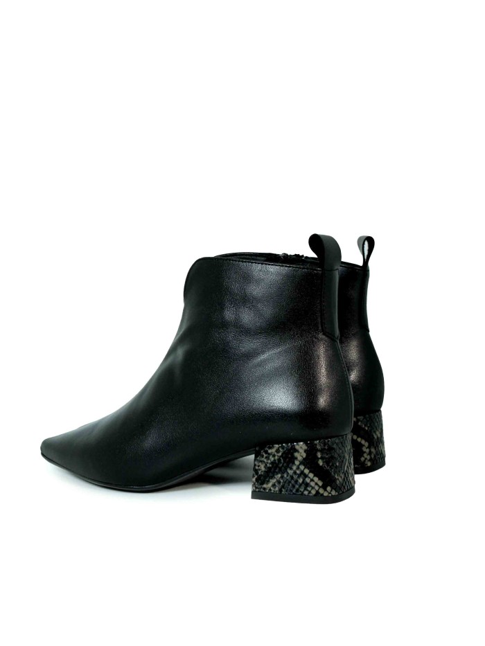 BOTÍN CLÁSICO CON TACÓN TEXTURIZADO DESIREE RABAT 7 NEGRO