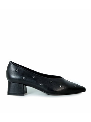 ZAPATO EN TENDENCIA CON TACHUELAS DESIREE RABAT 14 NEGRO