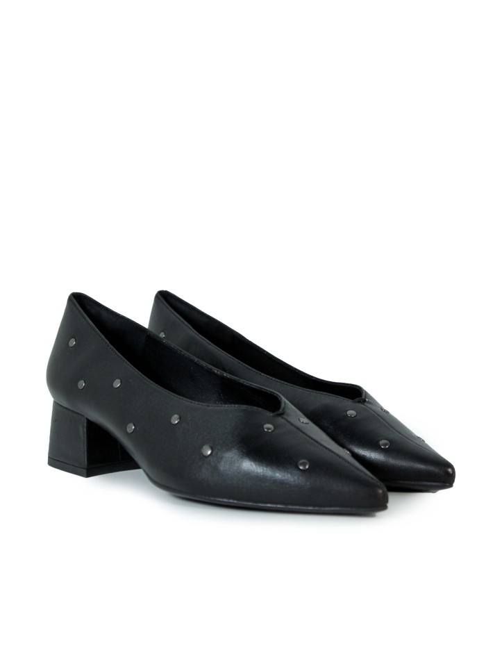 ZAPATO EN TENDENCIA CON TACHUELAS DESIREE RABAT 14 NEGRO