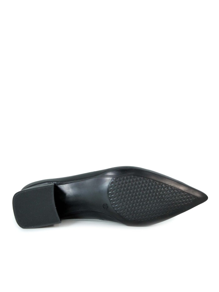 ZAPATO EN TENDENCIA CON TACHUELAS DESIREE RABAT 14 NEGRO