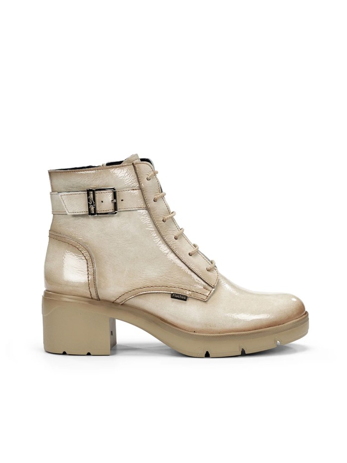 BOTINES BEIGE DE CHAROL CON TACÓN FLUCHOS FUGAZ F2107