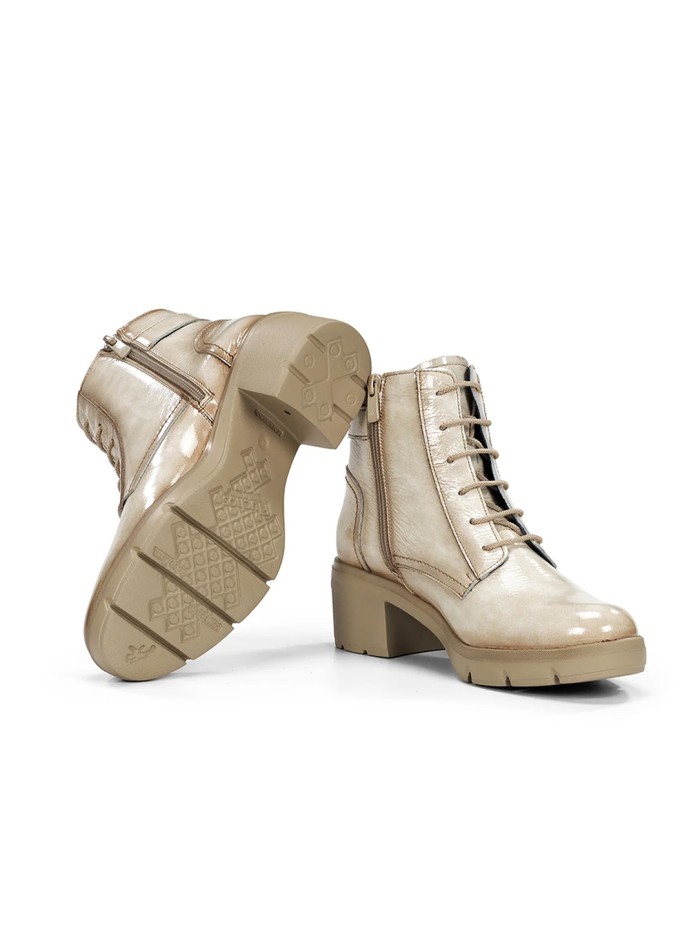 BOTINES BEIGE DE CHAROL CON TACÓN FLUCHOS FUGAZ F2107
