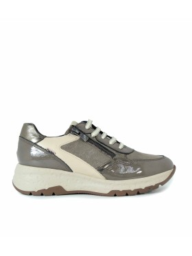 ZAPATILLAS CASUALES CON DETALLES METALIZADOS FLUCHOS F2308 TAUPE