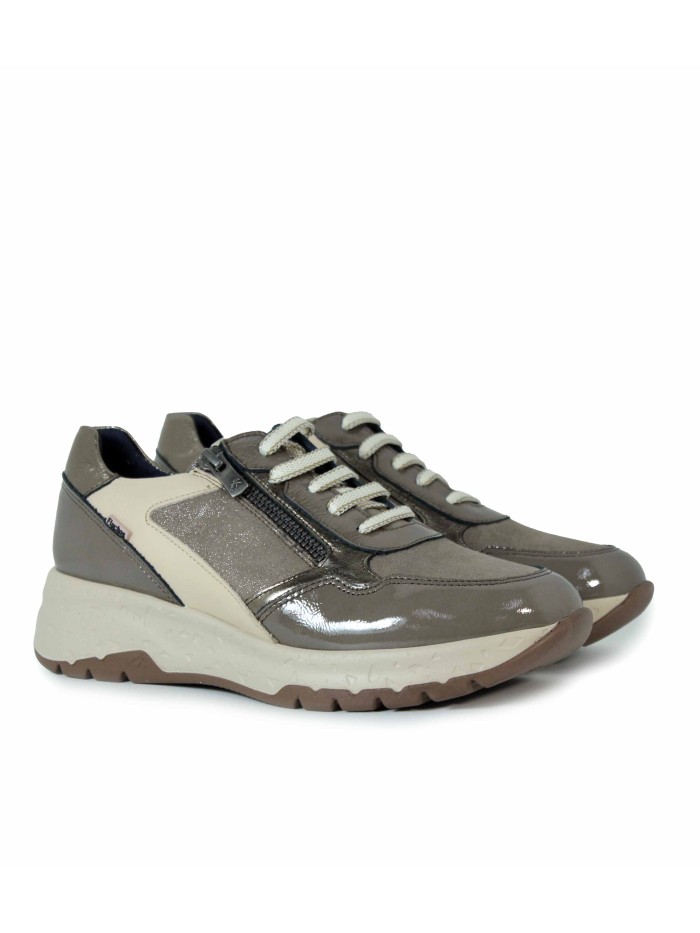 ZAPATILLAS CASUALES CON DETALLES METALIZADOS FLUCHOS F2308 TAUPE