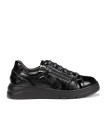 ZAPATILLAS NEGRAS DE SPORT EN CHAROL CON CREMALLERA FLUCHOS POMPAS F1666