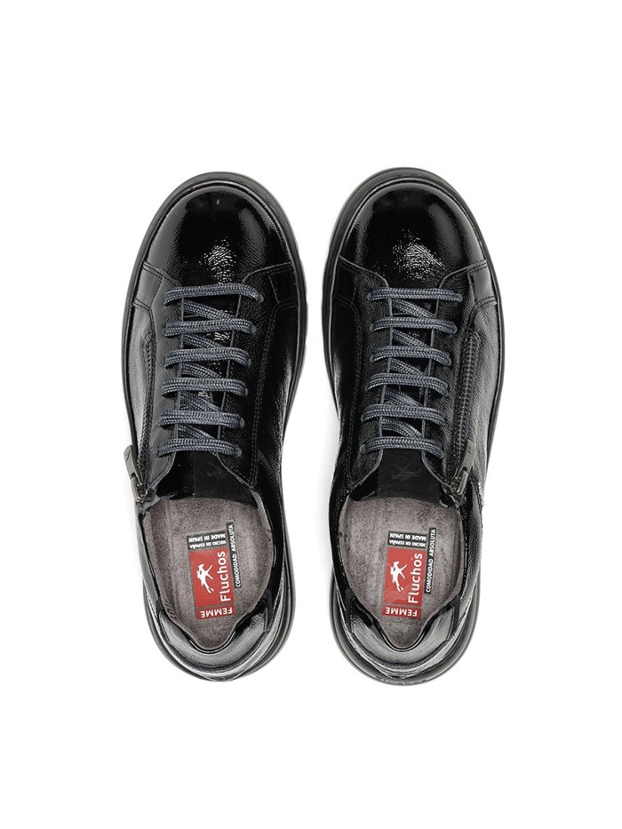 ZAPATILLAS NEGRAS DE SPORT EN CHAROL CON CREMALLERA FLUCHOS POMPAS F1666