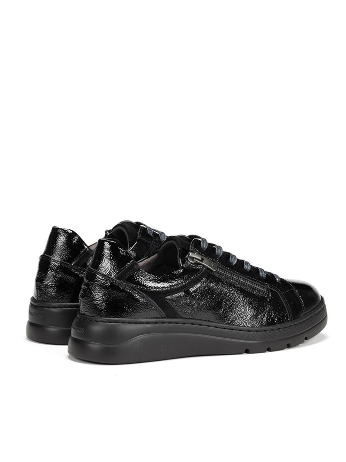 ZAPATILLAS NEGRAS DE SPORT EN CHAROL CON CREMALLERA FLUCHOS POMPAS F1666