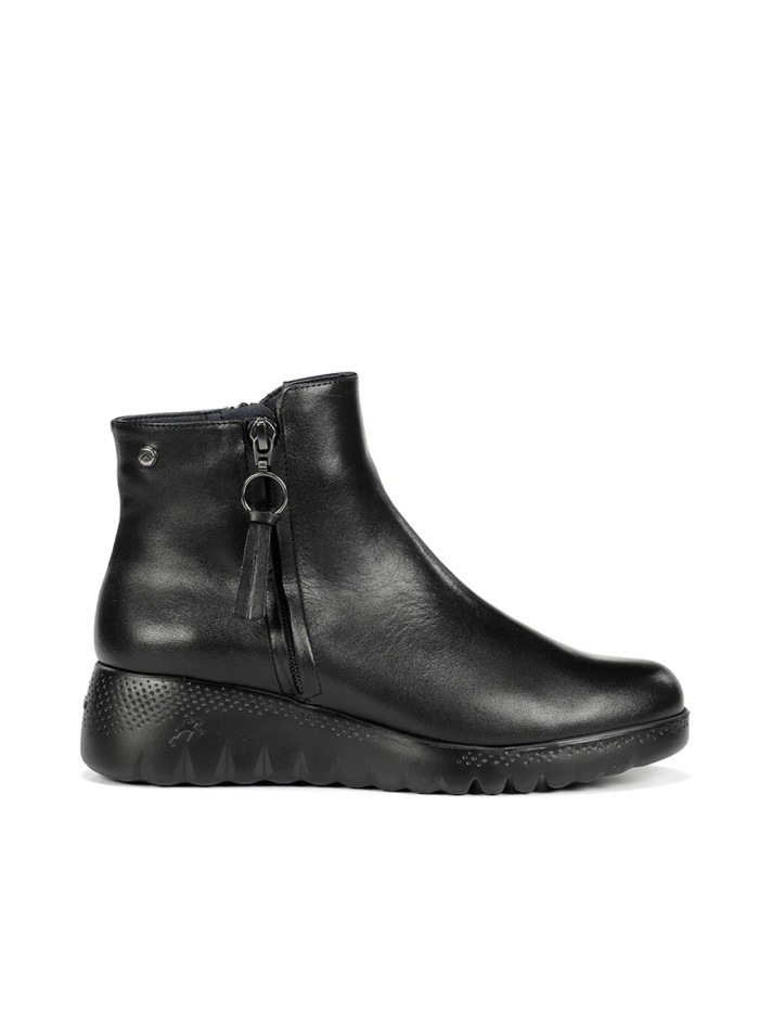 BOTÍN NEGRO DE PIEL CON CUÑA FLUCHOS LIVE F2100