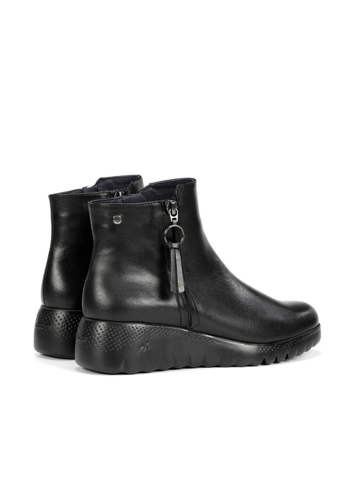BOTÍN NEGRO DE PIEL CON CUÑA FLUCHOS LIVE F2100