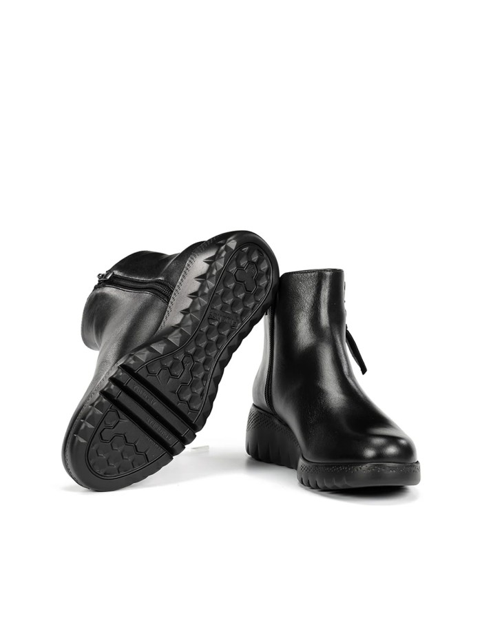 BOTÍN NEGRO DE PIEL CON CUÑA FLUCHOS LIVE F2100