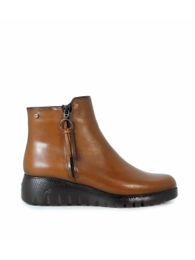 BOTÍN NEGRO DE PIEL CON CUÑA FLUCHOS LIVE F2100 CUERO