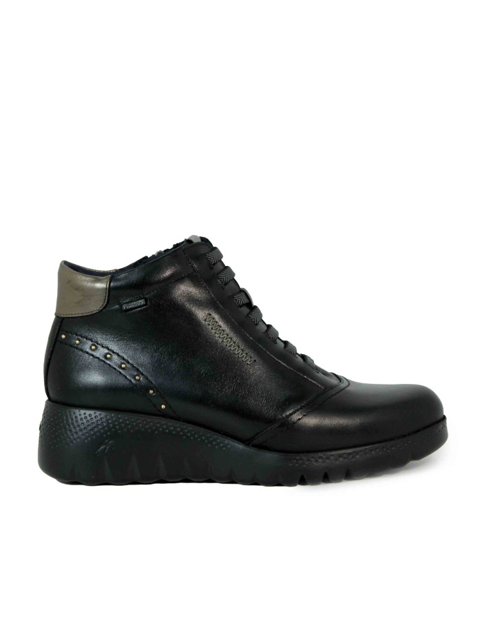 BOTÍN NEGRO DE PIEL CON CUÑA FLUCHOS LIVE F2246