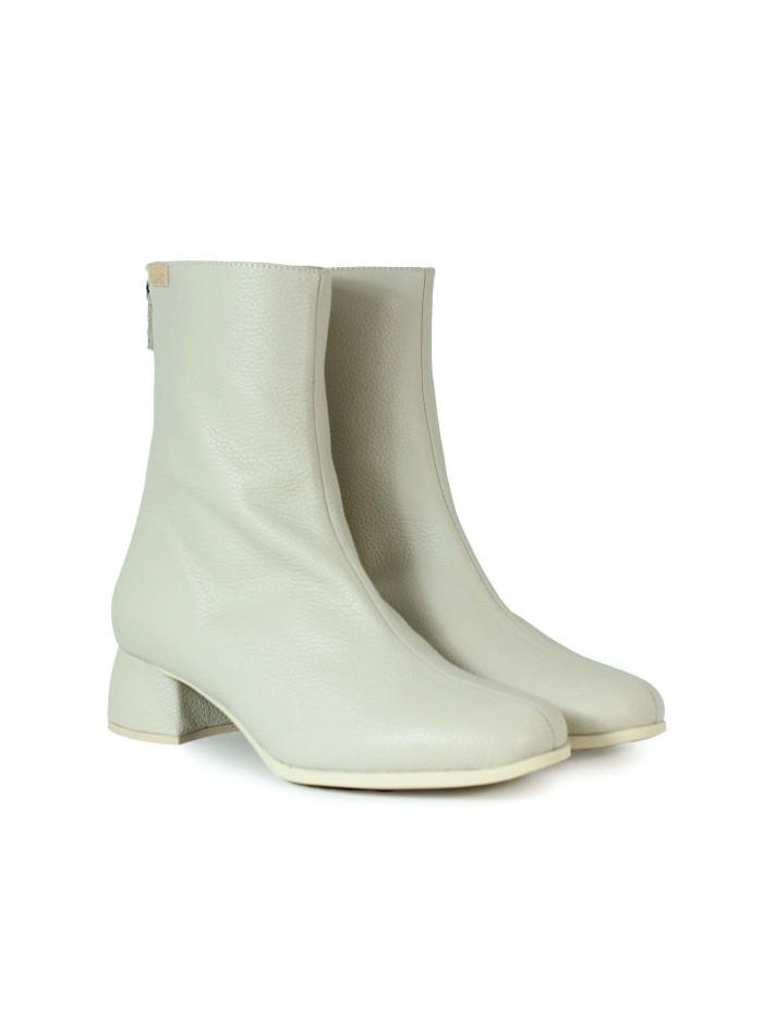 BOTINES DE PIEL DE MUJER CON TACÓN BAJO BEIGE GAIMO CHUCK